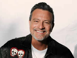 Unlocking Personal Transformation “Mind Shift It Doesn't Take a Genius to Think Like One” by Erwin McManus
